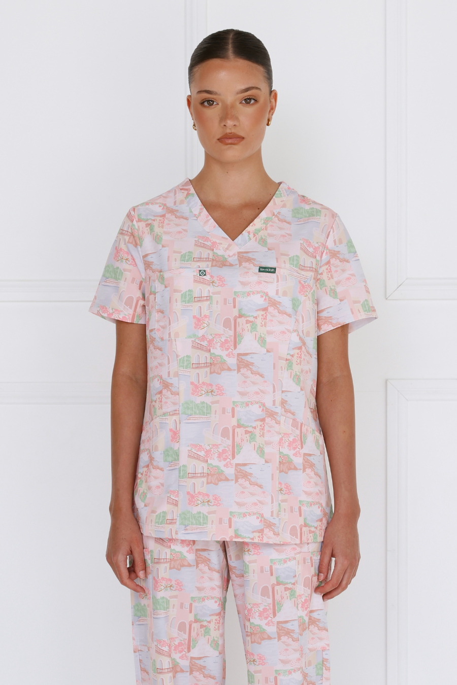 Women’s Performance Scrub Top Flora – front view